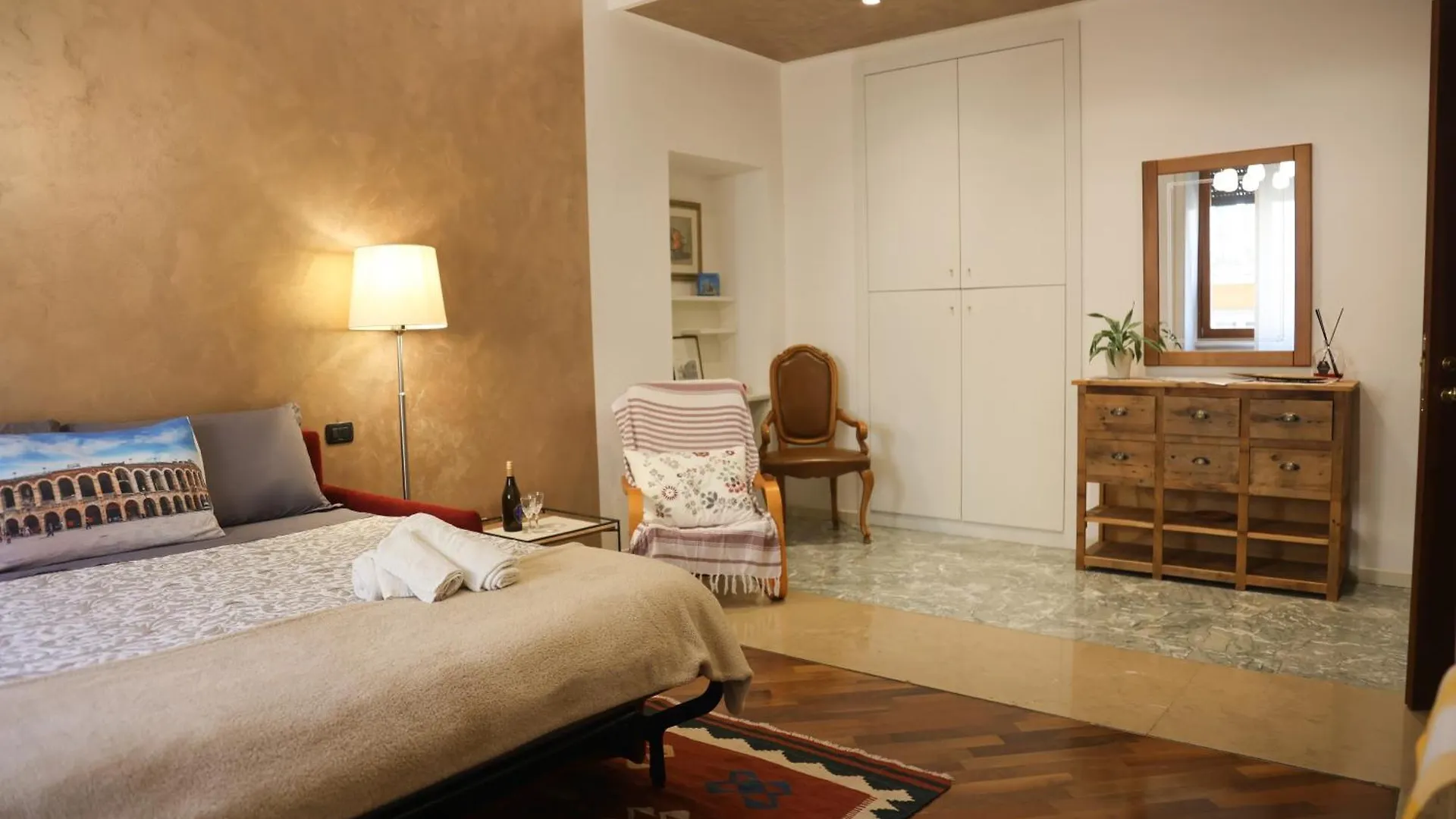 Honey Rooms Verona - Camera Millefiori Guest house