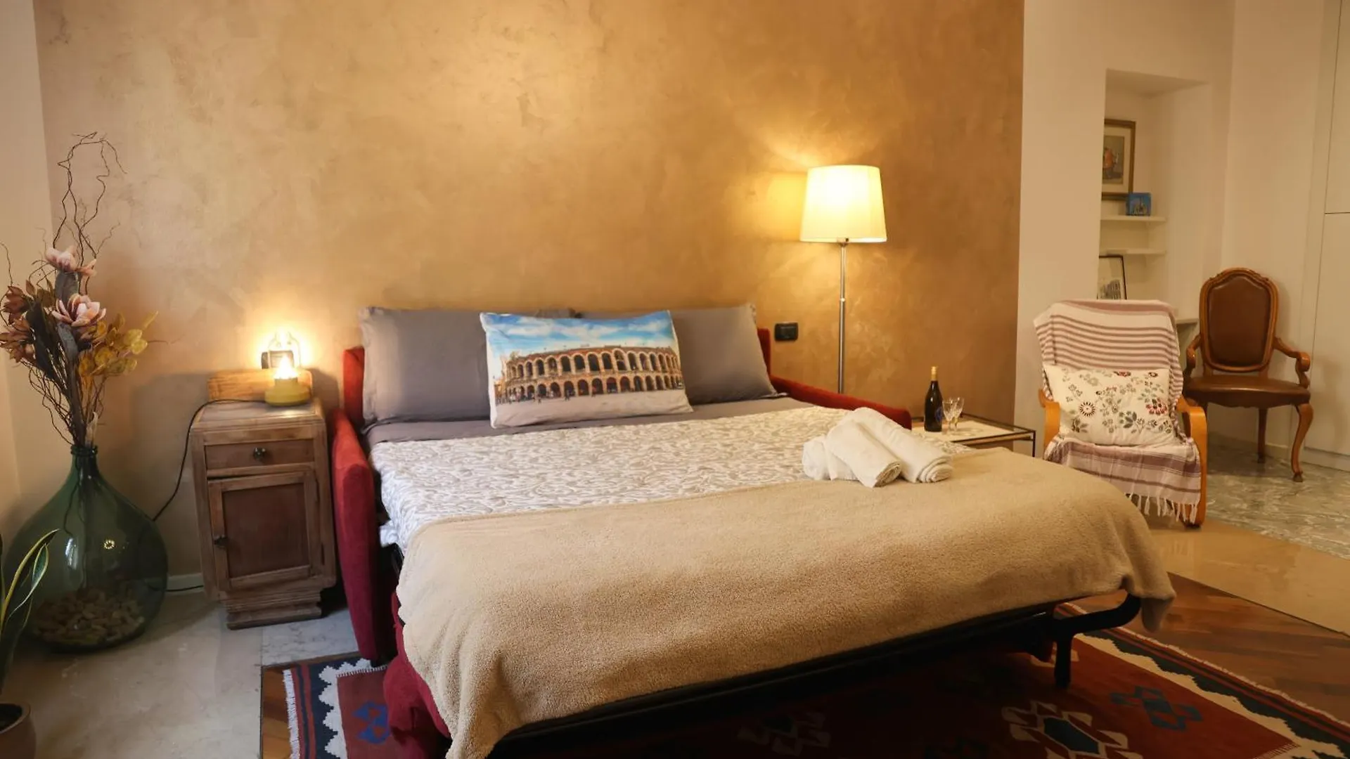 Honey Rooms Verona - Camera Millefiori 0*,  Italy